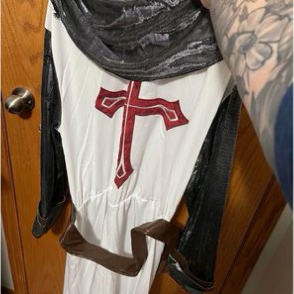 Templar Costume - Picture 3 of 4